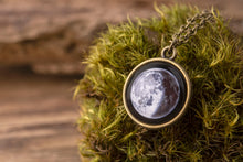 Įkelti vaizdą į galerijos rodinį, Dvipusis pakabukas su Jūsų mėnuliais ☽