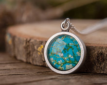 Įkelti vaizdą į galerijos rodinį, Pakabukas "Žydintys migdolai"