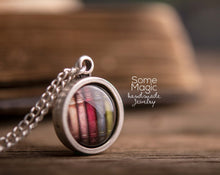 Įkelti vaizdą į galerijos rodinį, Pakabukas "Knygos"