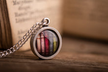 Įkelti vaizdą į galerijos rodinį, Pakabukas "Knygos"