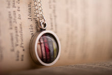 Įkelti vaizdą į galerijos rodinį, Pakabukas "Knygos"