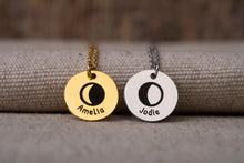 Įkelti vaizdą į galerijos rodinį, Pakabukas su Jūsų mėnuliu ir vardu ☽