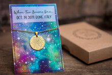 Įkelti vaizdą į galerijos rodinį, Pakabukas su unikaliu žvaigždžių žemėlapiu bei atvirute ♥