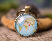 Įkelti vaizdą į galerijos rodinį, Raktų pakabukas su Jūsų pasirinktomis vietomis