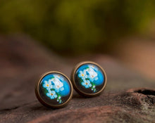 Įkelti vaizdą į galerijos rodinį, Auskarai vinukai "Neužmirštuolė"