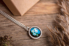 Įkelti vaizdą į galerijos rodinį, Pakabukas "Neužmirštuolė"