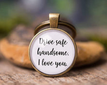 Įkelti vaizdą į galerijos rodinį, Raktų pakabukas su užrašu