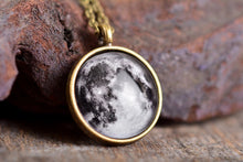 Įkelti vaizdą į galerijos rodinį, Pakabukas su Jūsų mėnuliu ☽