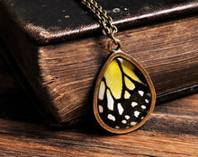 Įkelti vaizdą į galerijos rodinį, Pakabukas "Drugelis"