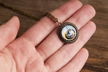 Įkelti vaizdą į galerijos rodinį, Pakabukas "Astronominis laikrodis"