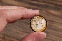 Įkelti vaizdą į galerijos rodinį, Sagė "Žemėlapis"