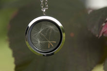 Įkelti vaizdą į galerijos rodinį, Amuletas su pienių pūkeliais