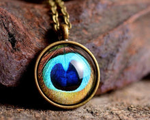 Įkelti vaizdą į galerijos rodinį, Pakabukas "Povo plunksna"