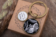 Įkelti vaizdą į galerijos rodinį, Personalizuotas raktų pakabukas būsimam tėčiui ♥

